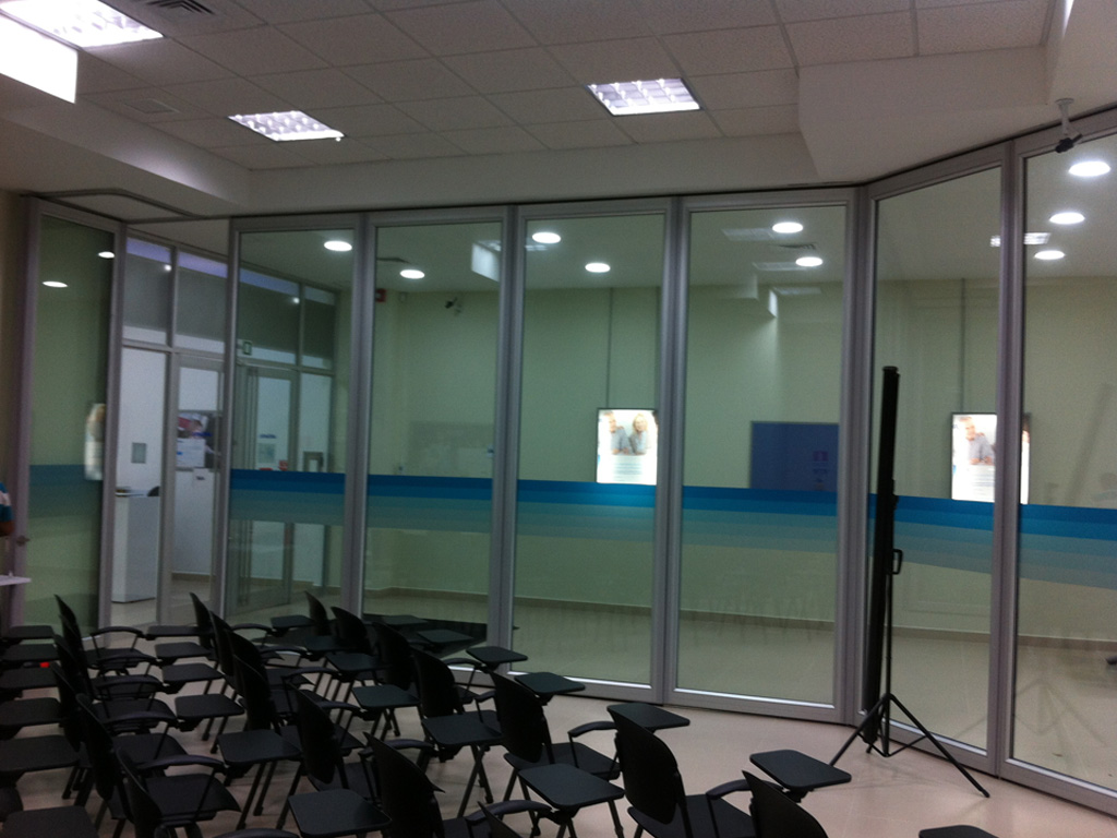 División móvil acústica en vidrio EDEMGLASS, Aula Flexible, Banco BBVA Medellín